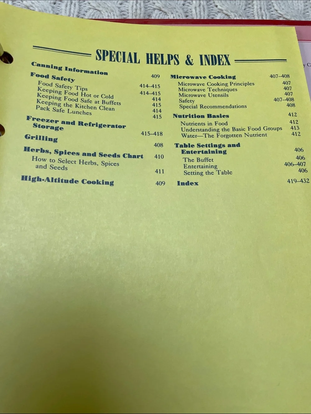 VTG 1991 Betty Crocker 40th Anniversary Cookbook binder 432 pages